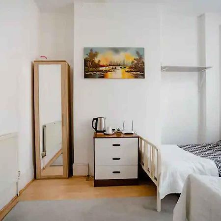 Homestay Near Tottenham Hotspur Stadium Londra Exterior foto