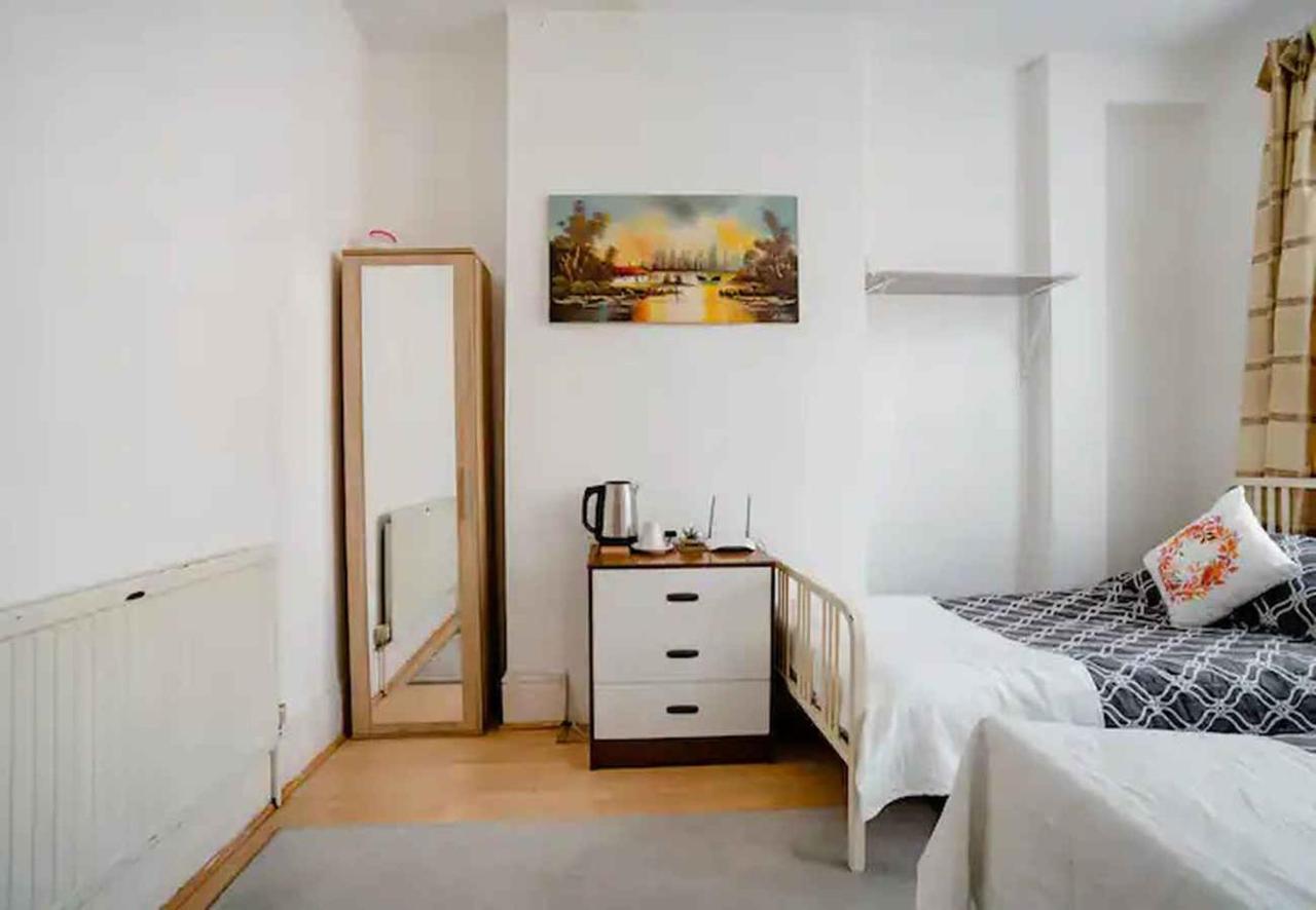 Homestay Near Tottenham Hotspur Stadium Londra Exterior foto