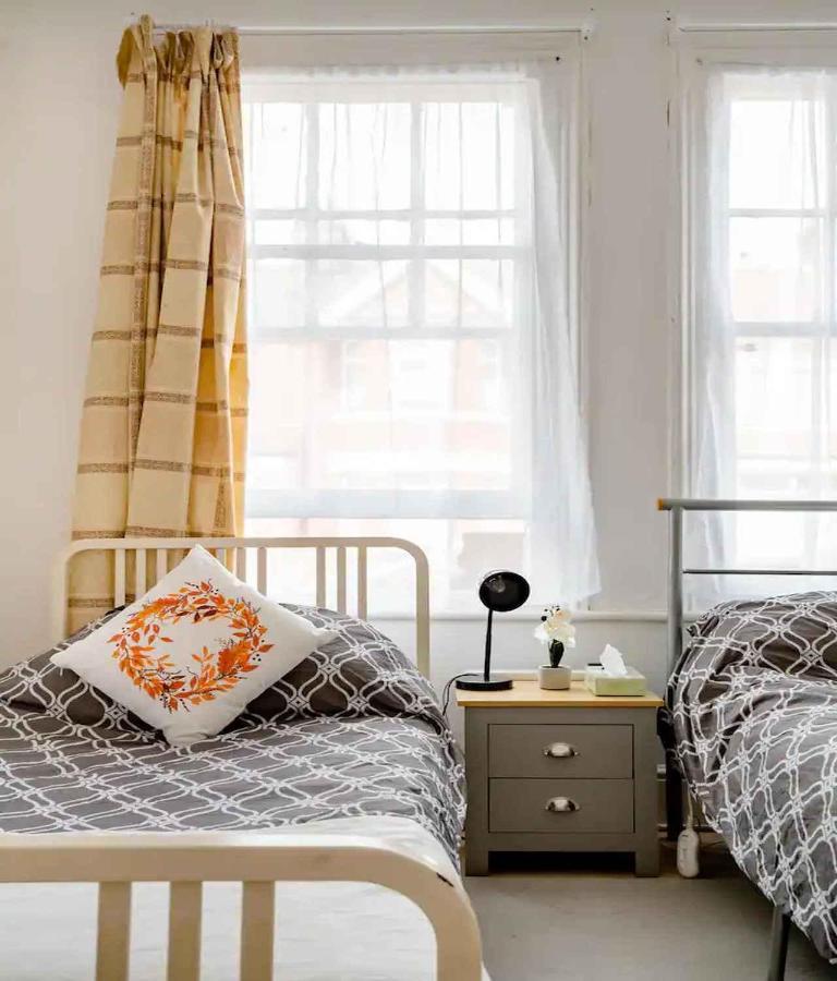 Homestay Near Tottenham Hotspur Stadium Londra Exterior foto