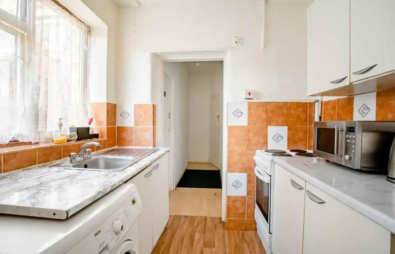 Homestay Near Tottenham Hotspur Stadium Londra Exterior foto