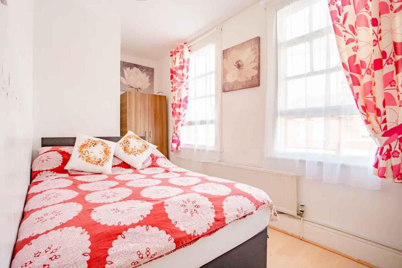 Homestay Near Tottenham Hotspur Stadium Londra Exterior foto