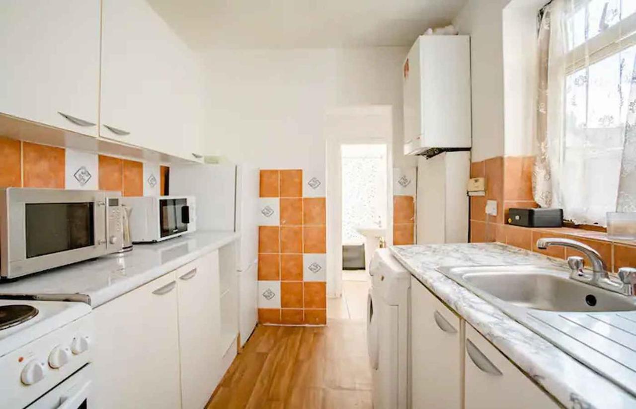 Homestay Near Tottenham Hotspur Stadium Londra Exterior foto